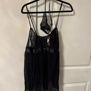 VS BLACK LACE SLEEPWEAR